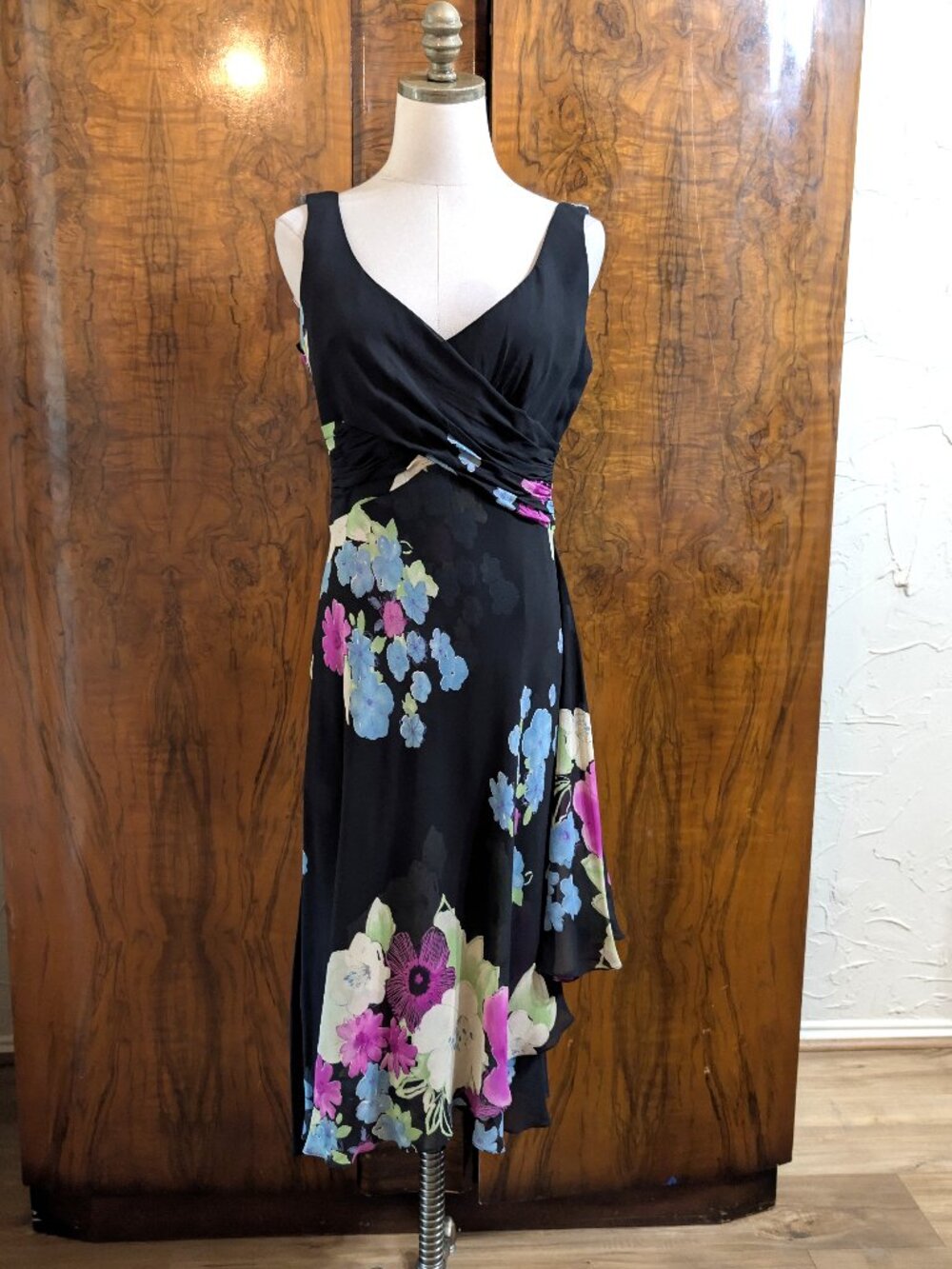 VTG Jones New York Sleeveless Dress Size 10 100% Silk Black Floral Romantic Y2K